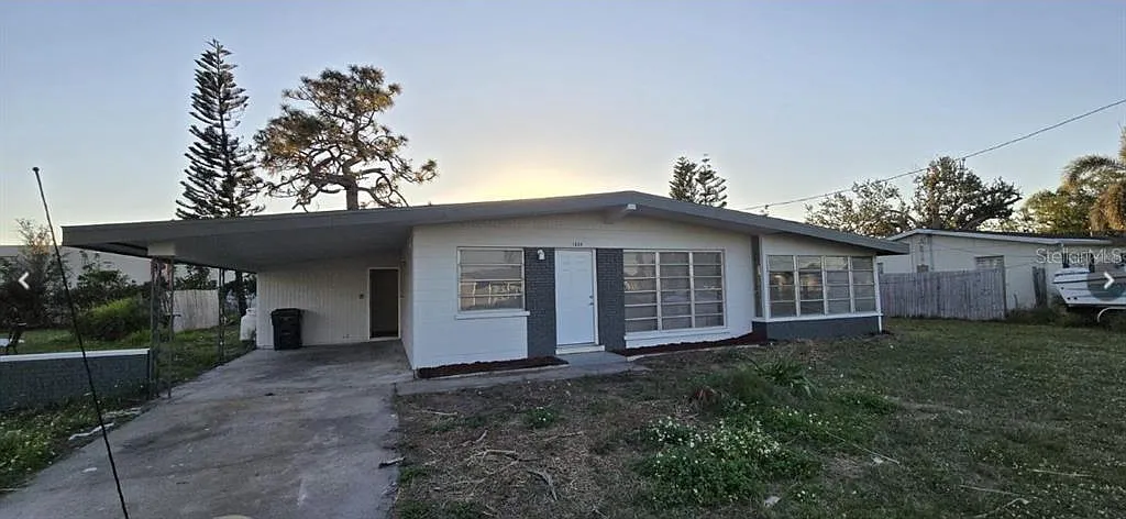 2 bed, 1.0 bath, 936 sqft, $1,595 — Photo 1