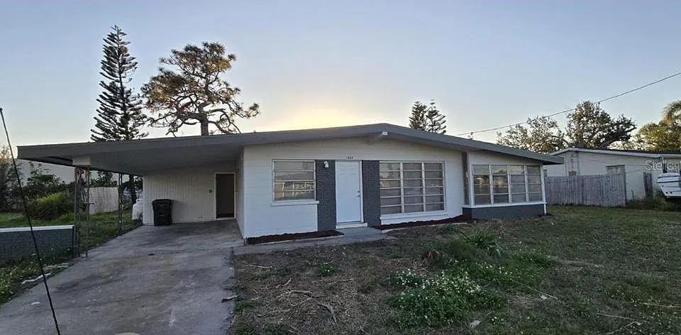 1634 Banyan Dr