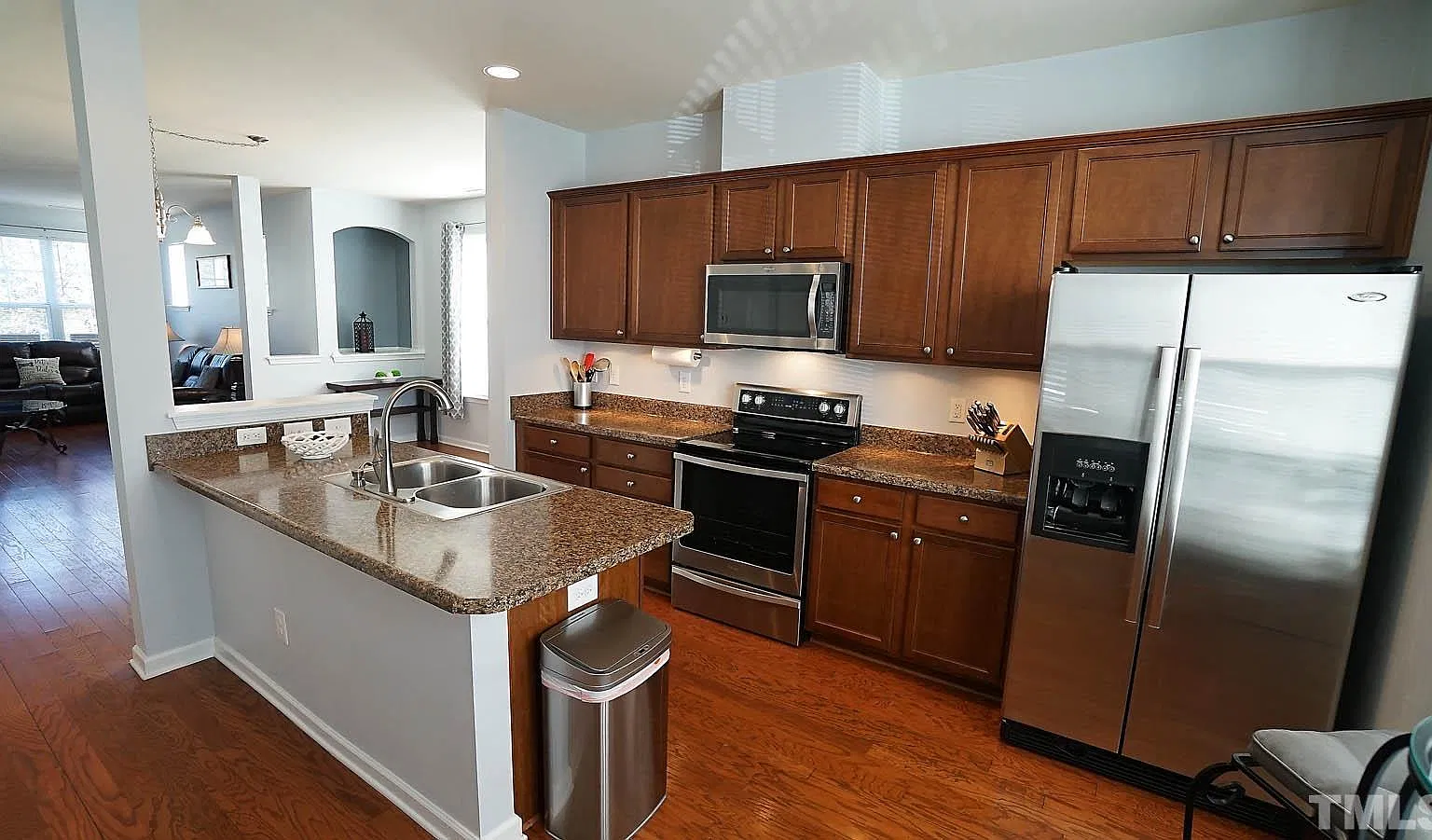 100 Stratford Lakes Dr — Photo 4