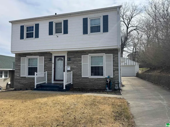 3230 Nebraska St, Sioux City, IA 51104