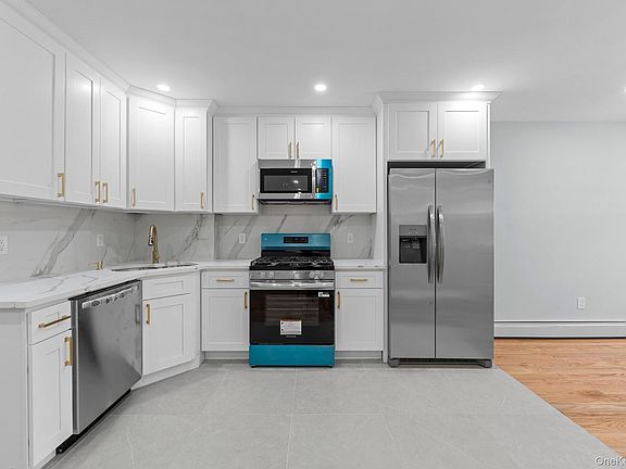 3rd image of 24 E 55th Street