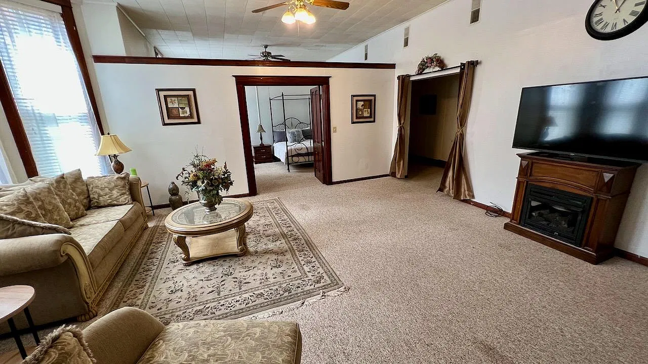 605 Bluff St — Photo 1