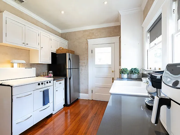 125 E Alvarado St — Photo 10