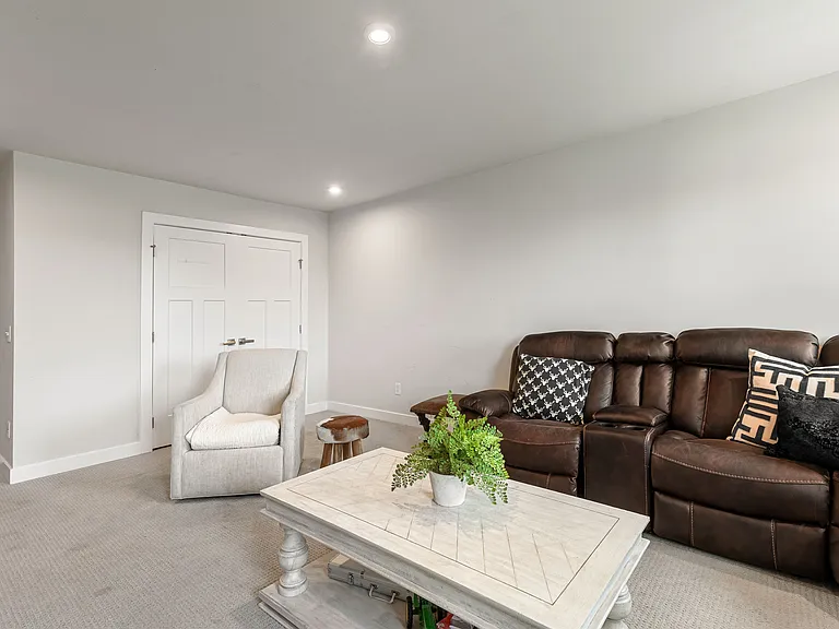 7122 Sky Meadow Dr — Photo 13