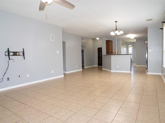 5th image of 11922 Champions Walk Ln