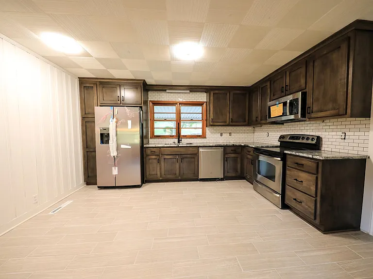 684 Valley Rd — Photo 23