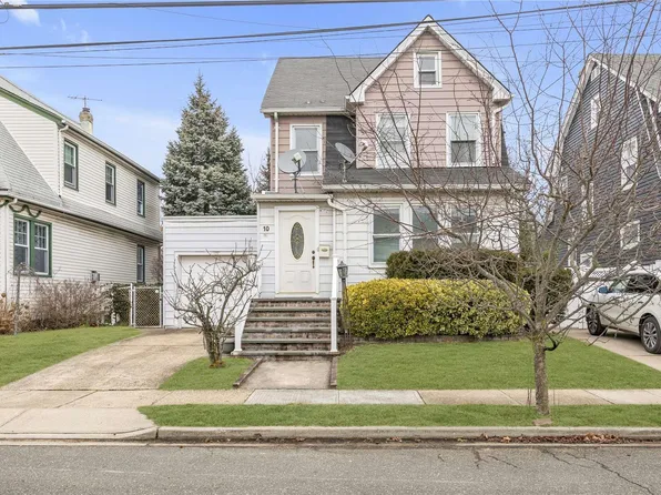 10 Farnum Street, Lynbrook, NY 11563