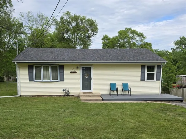 7007 NW Lamar Dr, Parkville, MO 64152