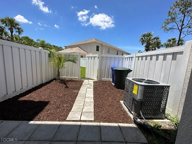 3627 Pine Oak Cir #102 — Photo 5