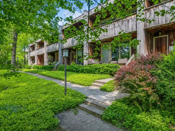 681 Vine Ave, Highland Park, IL 60035