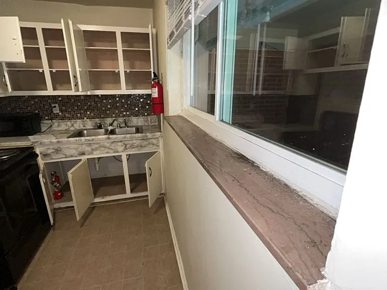 Holston Apartments — Photo 43