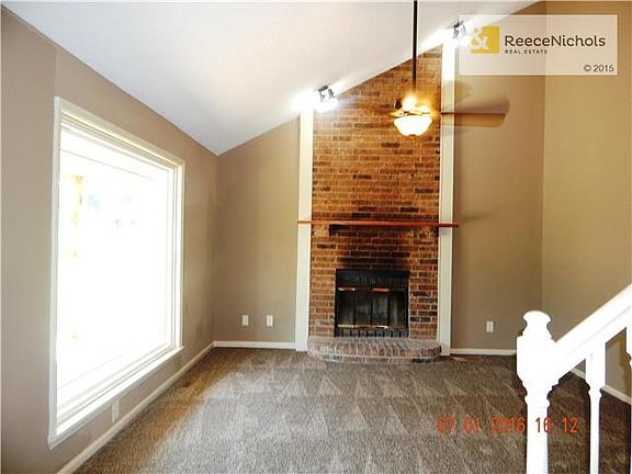 GREAT ROOM W/FIREPLACE