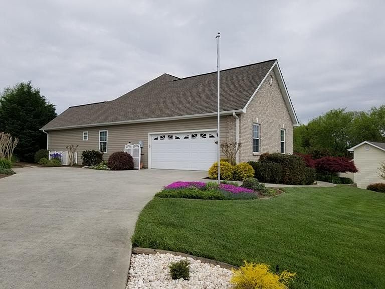 2nd image of 214 Konawa Ln