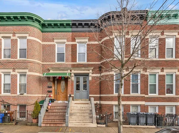 3071 43rd St, Astoria, NY 11103