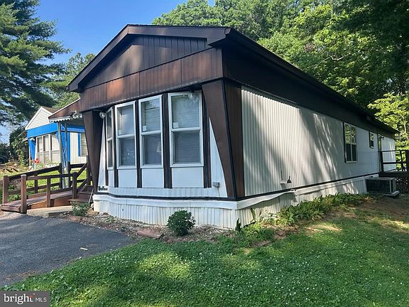 3rd image of 135 Locust Ln