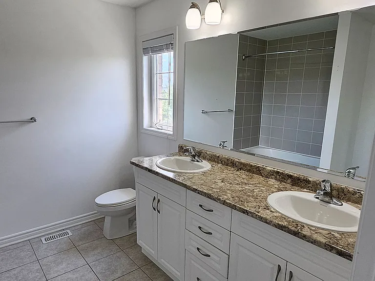 1206 Duignan Cres #UPPER — Photo 19