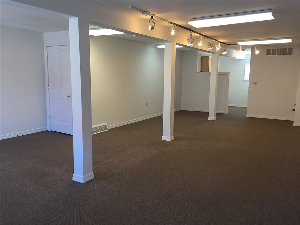 1st image of 323 W Washington St