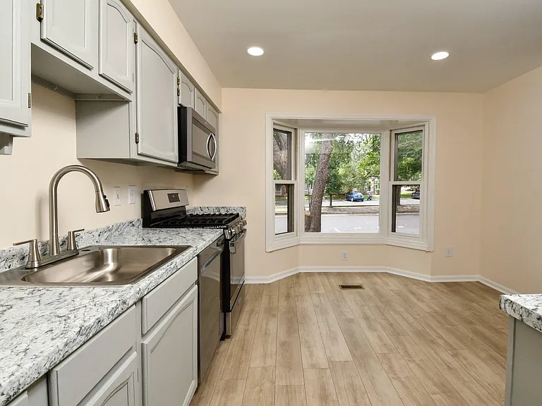 10709 Gideon Ct — Photo 5