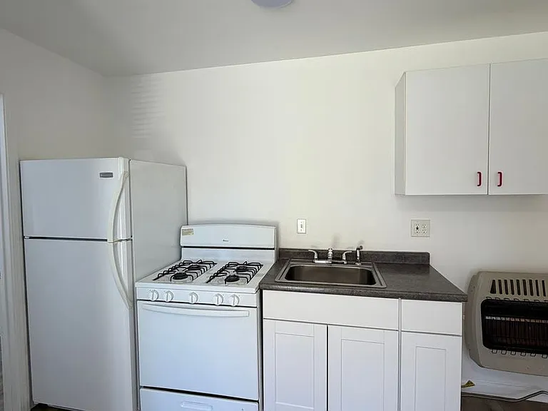 127 Mortimer St #3 — Photo 6