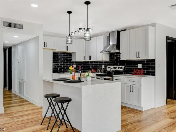 3068 Oxford Ln, Las Vegas, NV 89121