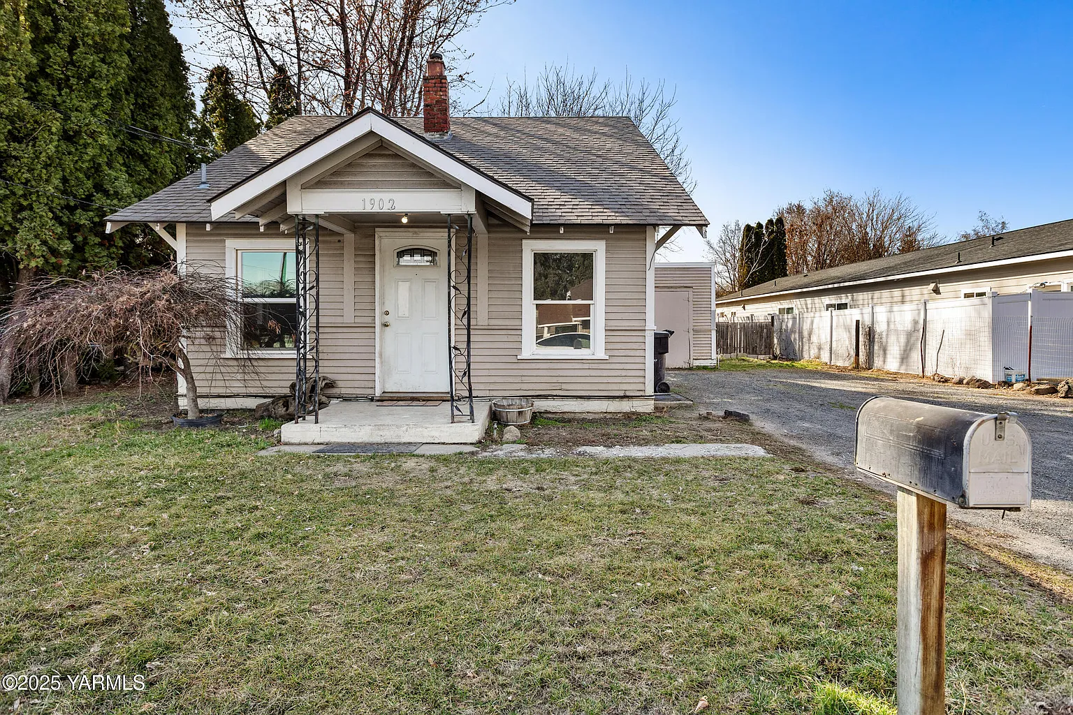 1902 W Prasch Ave photo 1