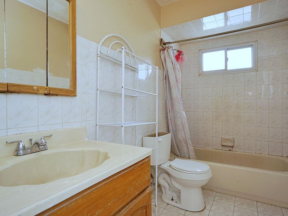 2nd image of 15 Amador St