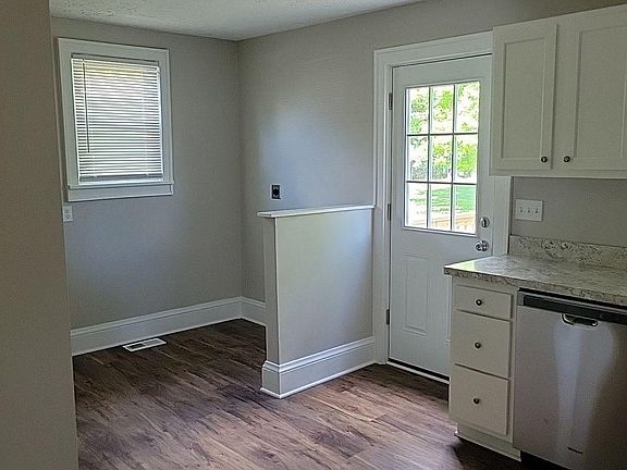 5th image of 215 Fairview Ave