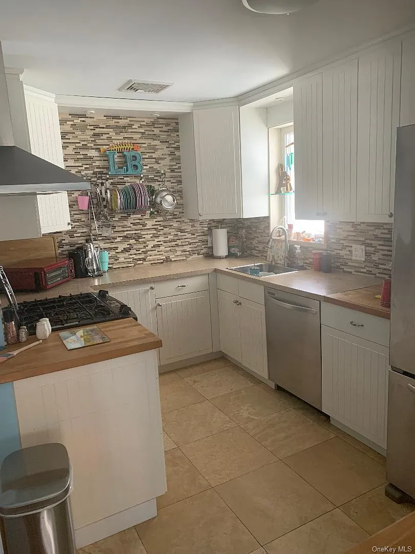 2 bed, 1.0 bath, 1100 sqft, $3,200 — Photo 3