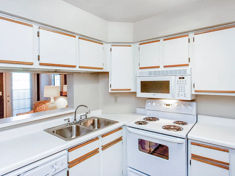 Riverside Park Apartments — Photo 8
