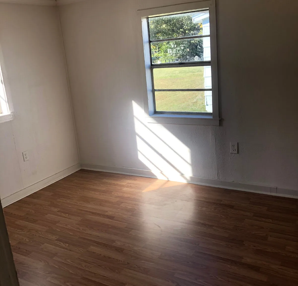3 bed, 1.0 bath, 955 sqft, $750 — Photo 3
