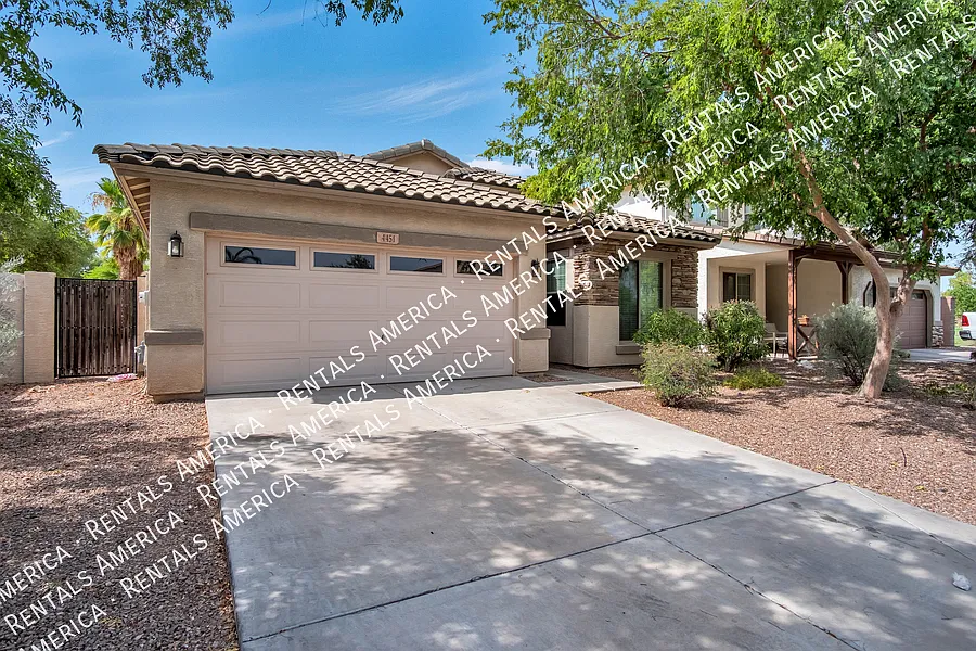 Beautiful 4 bed/ 2 bath home in Gilbert! — Photo 2