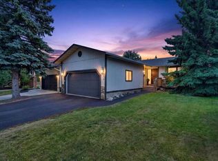 756 N Strathcona Dr SW, Calgary, AB T3H1S1