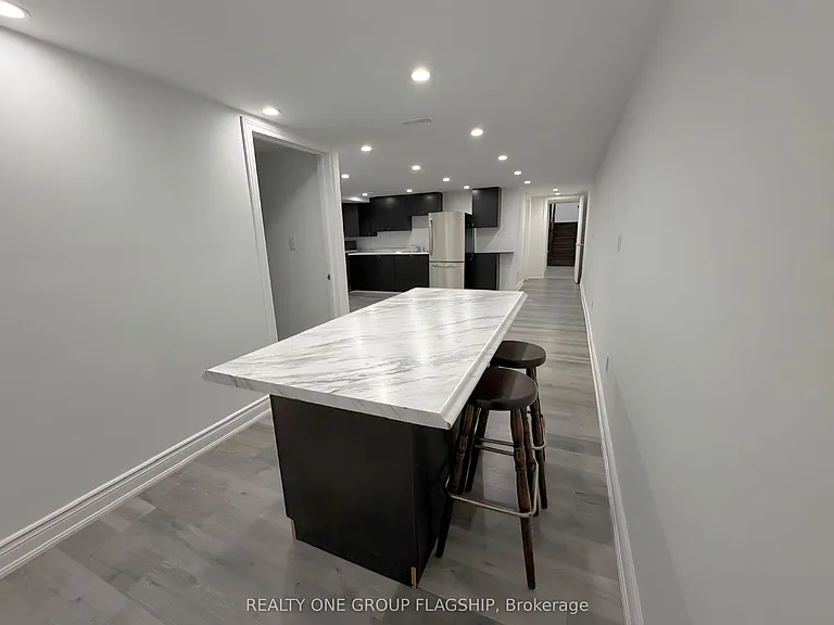 521 Thompson Rd S #1 — Photo 3