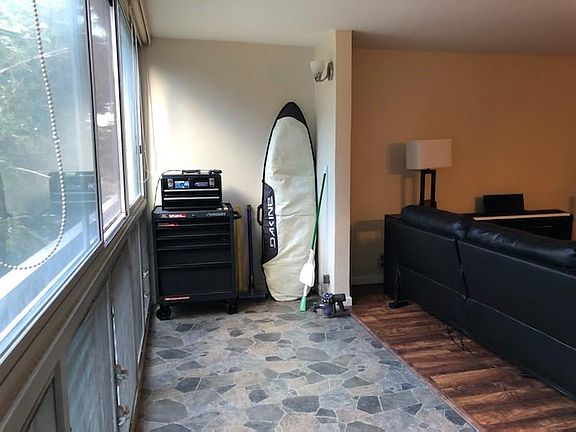 Enclosed lanai provides extra living, work or storage space!