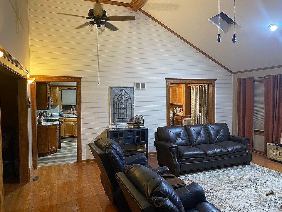 Great Room w/shiplapped wall