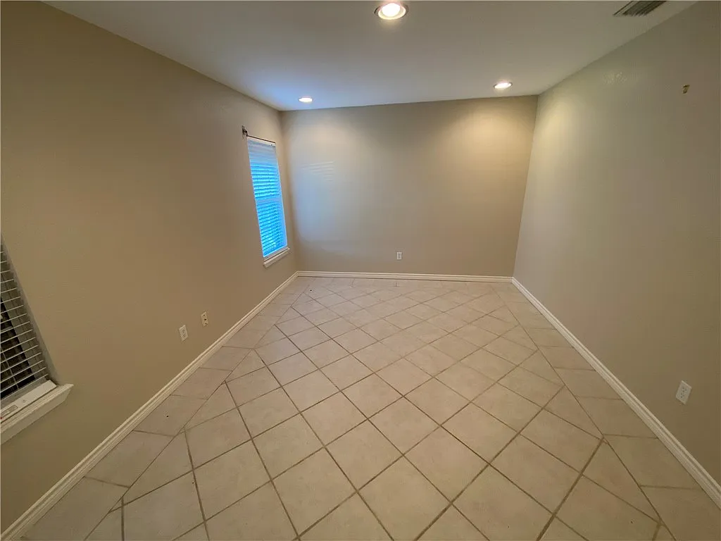 2 bed, 2.0 bath, 1449 sqft, $1,650 — Photo 2