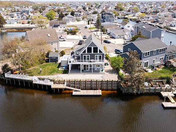 4th image of 40 Mirror Lake Dr