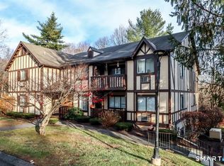 27 Rollingwood Dr #27, Brookfield, CT 06804