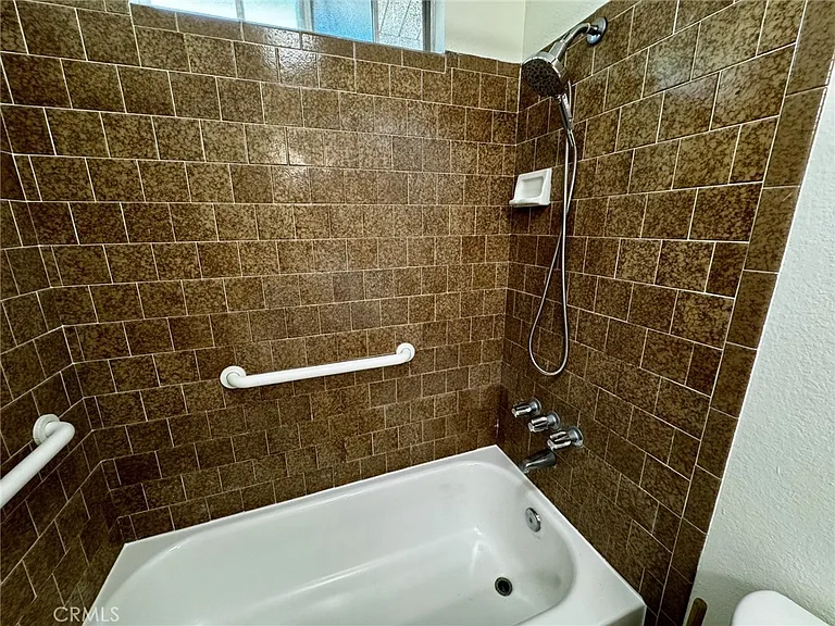 920 N Alameda Ave — Photo 11