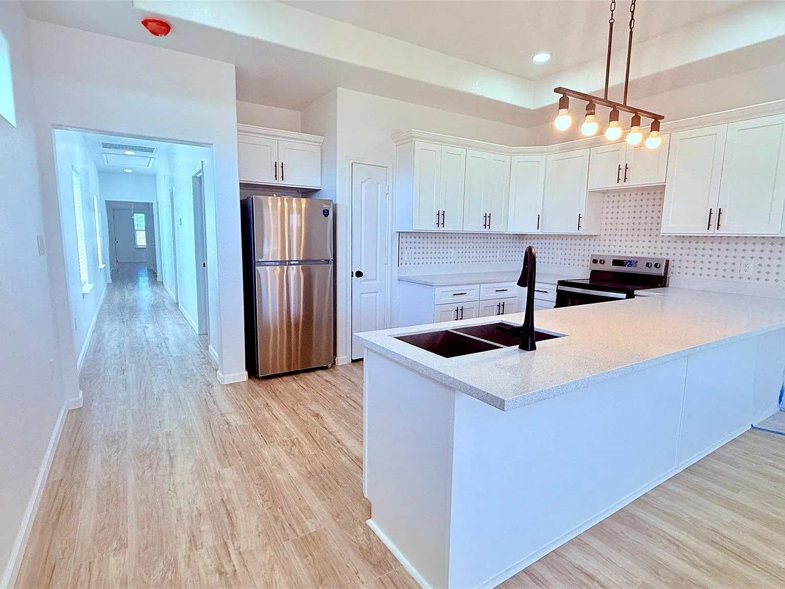 3 bed, 2.0 bath, 1300 sqft, $1,550 — Photo 4