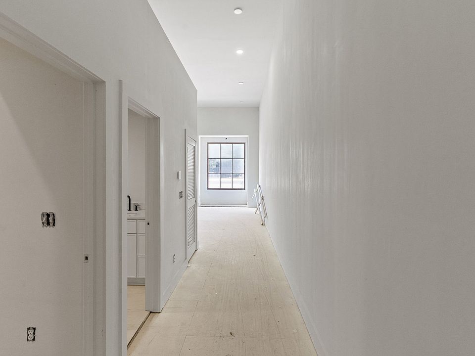 1st image of 619 Broad St #114