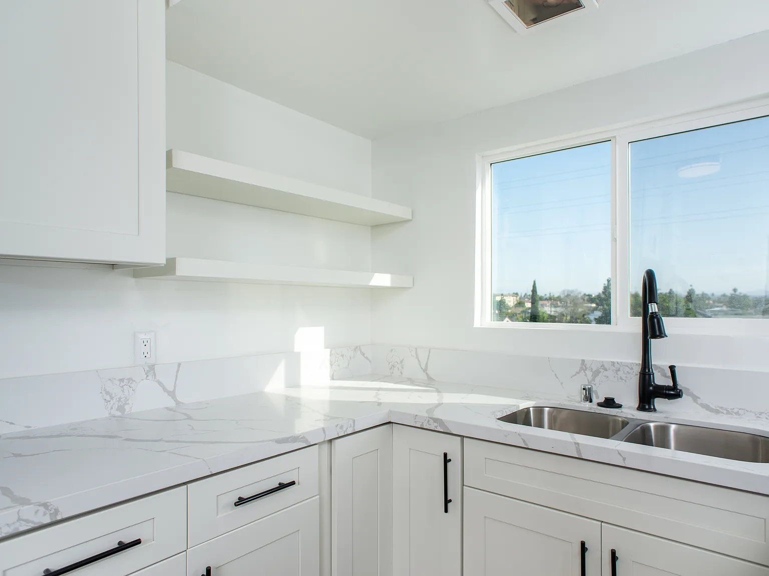 1 bed, 800 sqft, $2,200 — Photo 3