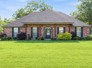 1543 Holly Run Dr, Lake Charles, LA 70611