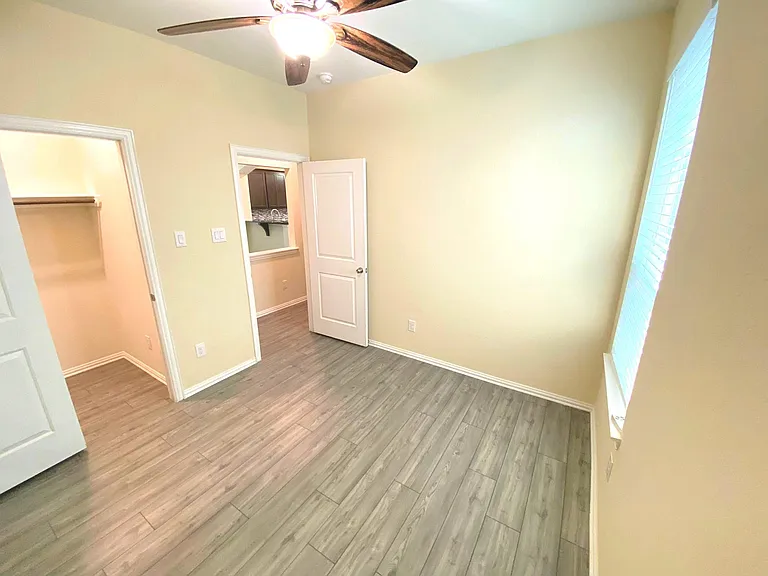 29880 Dovetail Bluff Ln — Photo 4