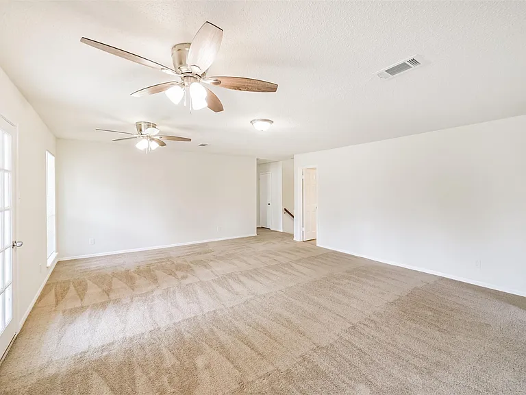 1011 Baltic Ln — Photo 35