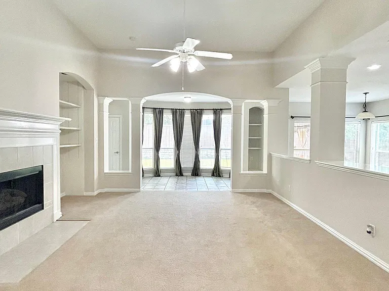 604 Peacock Dr — Photo 4