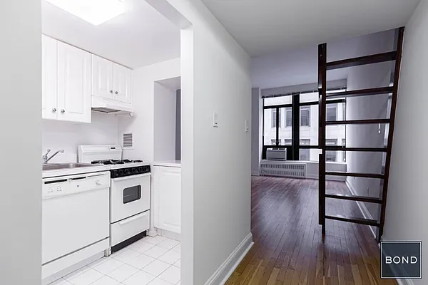 Rented by Bond New York | media 18