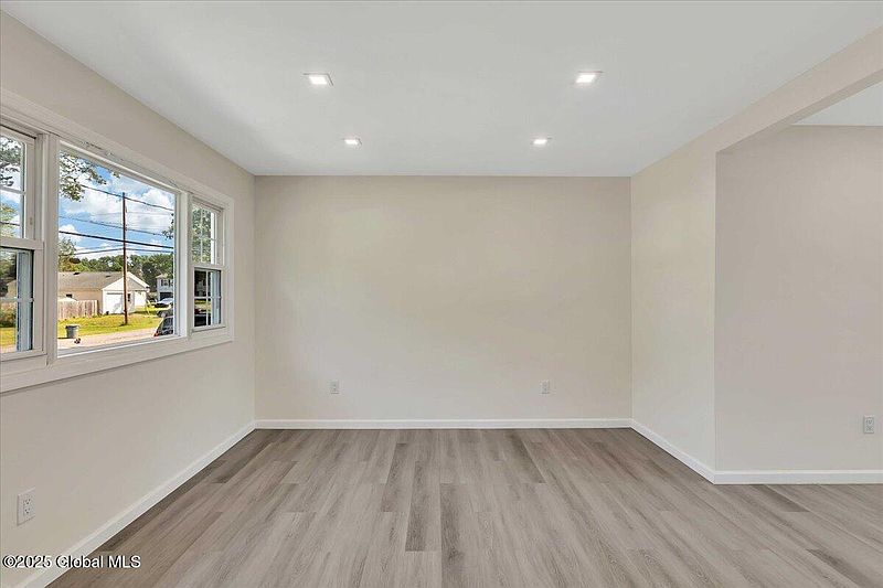 4th image of 63 Fuller Terrace