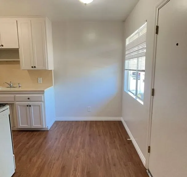 400 Ferrini Rd — Photo 5