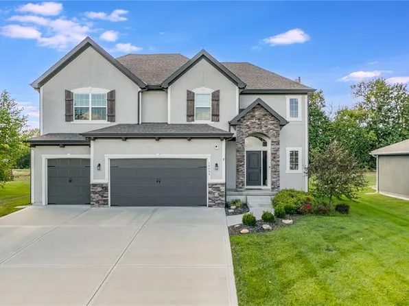 19004 Skyview Ln, Spring Hill, KS 66083